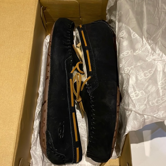 Ugg Dakota moccasins - size 11 new - Picture 3 of 6